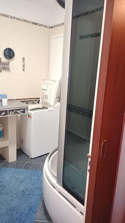 Wolf Apartman Pokojne Ubytovanie V Povazskej Bystrici Ticha Lokalita S Parkovanim Vsade Blizko Vhodne Pre Pracovne Cesty Turistiku Aj Oddych Plne Vybavena Kuchyna Považská Bystrica Eksteriør bilde