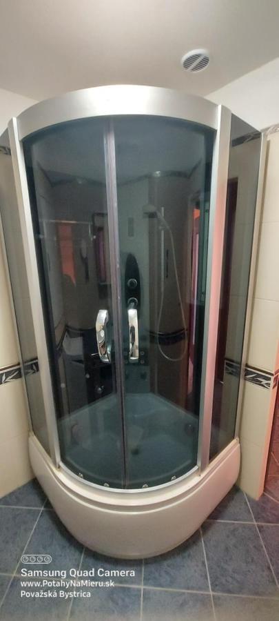 Wolf Apartman Pokojne Ubytovanie V Povazskej Bystrici Ticha Lokalita S Parkovanim Vsade Blizko Vhodne Pre Pracovne Cesty Turistiku Aj Oddych Plne Vybavena Kuchyna Považská Bystrica Eksteriør bilde