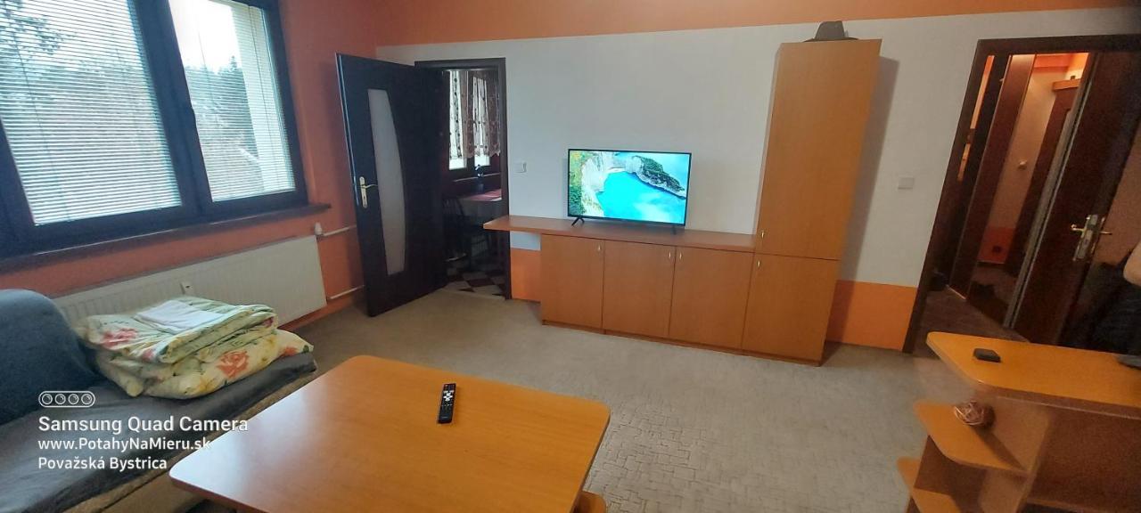 Wolf Apartman Pokojne Ubytovanie V Povazskej Bystrici Ticha Lokalita S Parkovanim Vsade Blizko Vhodne Pre Pracovne Cesty Turistiku Aj Oddych Plne Vybavena Kuchyna Považská Bystrica Eksteriør bilde