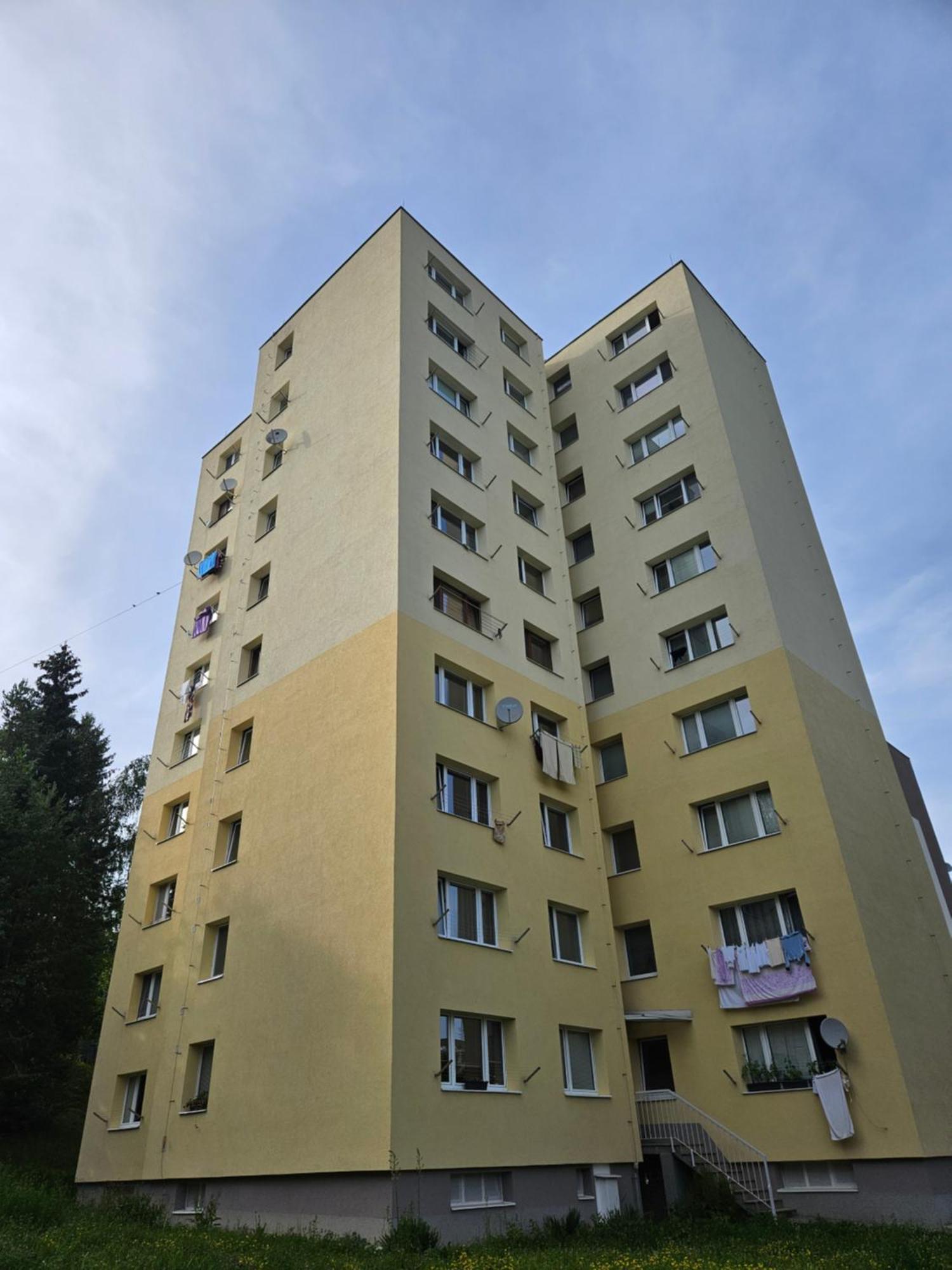 Wolf Apartman Pokojne Ubytovanie V Povazskej Bystrici Ticha Lokalita S Parkovanim Vsade Blizko Vhodne Pre Pracovne Cesty Turistiku Aj Oddych Plne Vybavena Kuchyna Považská Bystrica Eksteriør bilde